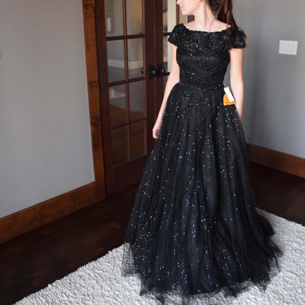 Sherri Hill 52365 NWT ball gown black size 2